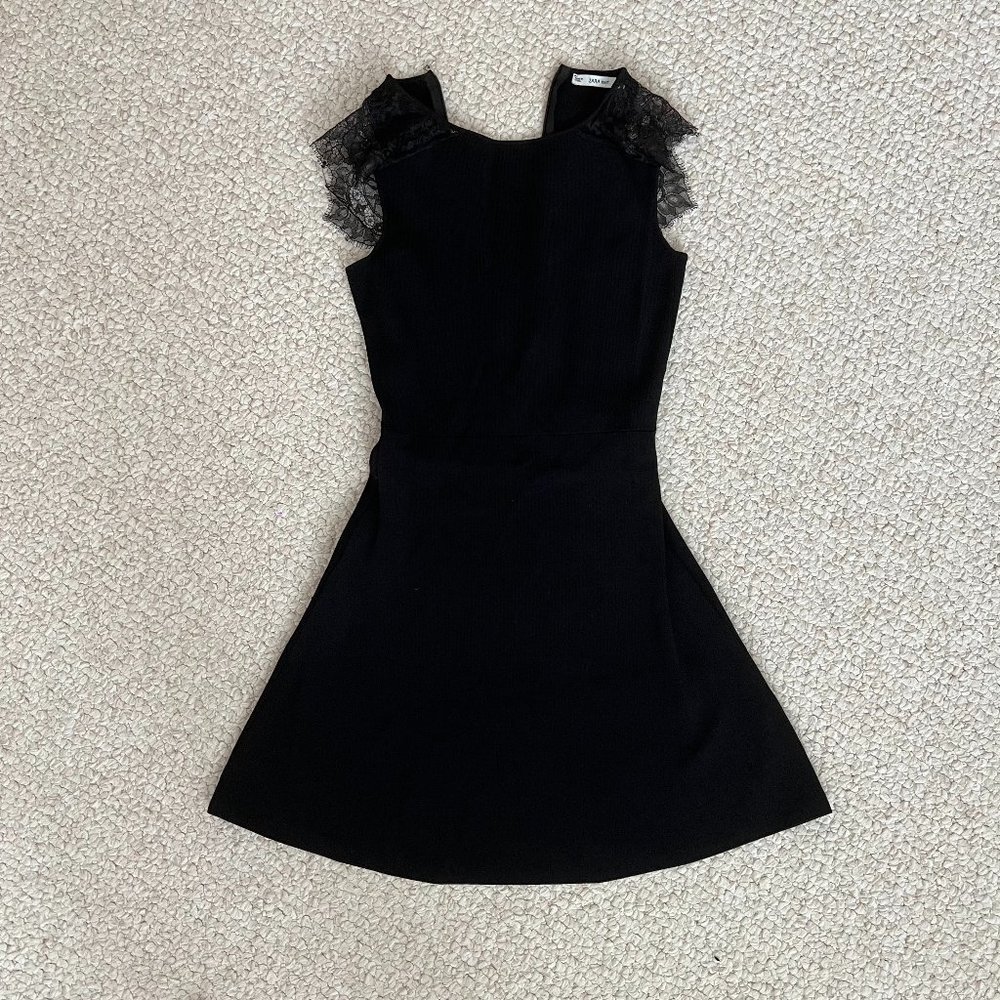 LIKE NEW: Zara stretch knit black dress with lace detail
